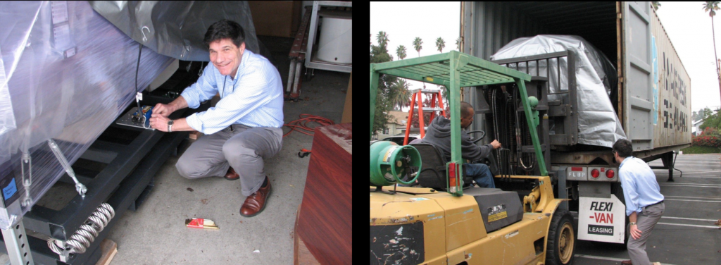 John Wilson is mounting the Shock Logger to the APOGEE-S instrument (left). Then, John helps Greg Ortiz load APOGEE-S onto the Maersk shipping container (right). John Wilson instala un registrador de impactos al instrumento APOGEE-S (izquierda). Más tarde John ayuda a Greg Ortiz a cargar el instrumento en el contendor (derecha).